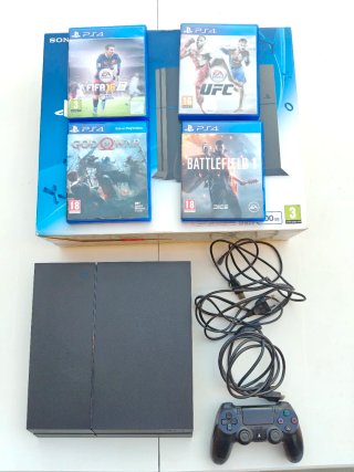PS4 Original 500GB + Caja + Mando + 4 juegos