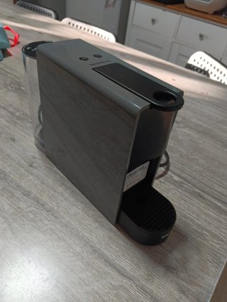 Cafetera Nespresso Essenza Mini XN110