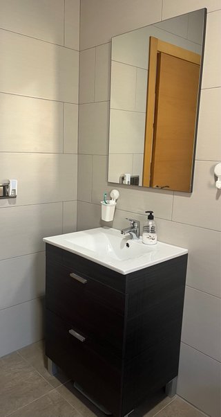 Mueble de baño con espejo (sin griferia)