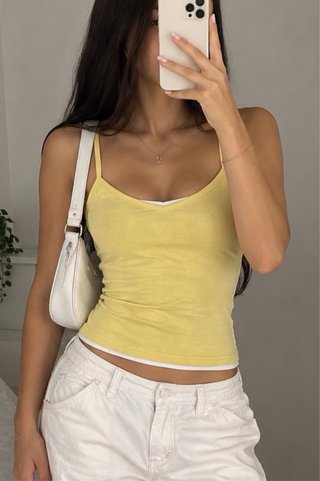 Camiseta de tirantes amarilla