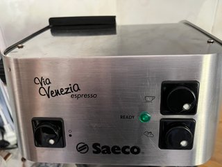 Cafetera Saeco Via Venezia, de brazo y acero inox.