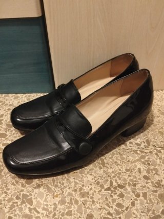 Zapatos de tacón estilo mocasín negros