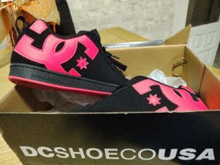 Zapatillas DC Negras y Rosas