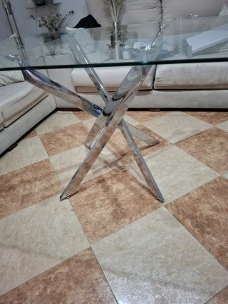 Mesa de Cristal con Base Metálica
