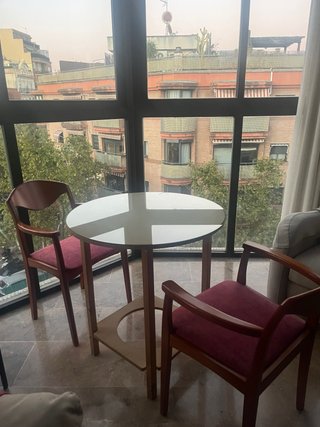 Mesa redonda con 2 Sillas