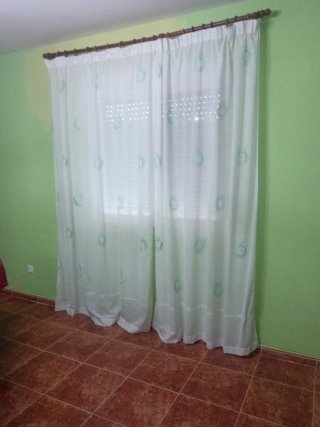 2  juegos de cortinas de Salón Blancas