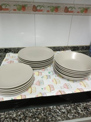 Vajilla IKEA Beige