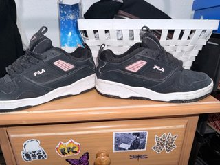 Deportivas Fila Negras y Rosas