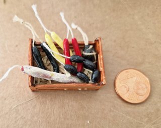 Miniatura de Caja de Madera con Embutidos