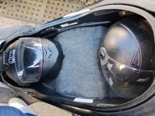 Scooter con espacio de almacenamiento