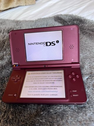 Nintendo DSi XL Rossa