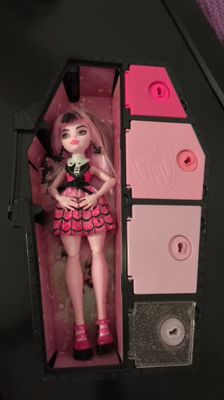 Muñeca Monster High Draculaura en Ataúd