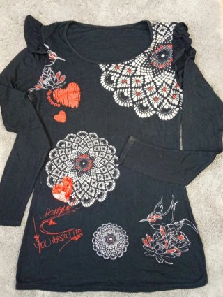 Camiseta Desigual Negra con Estampados