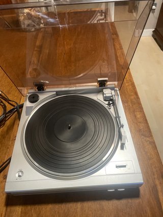 Tocadiscos Plateado.