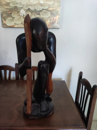Figura Africana Tallada en Madera