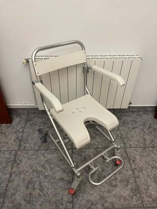 Silla de ducha con ruedas