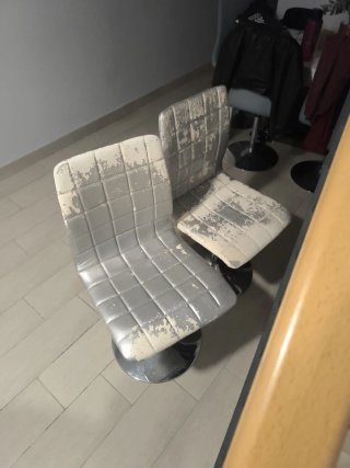 2 Sillas con Base Metálica