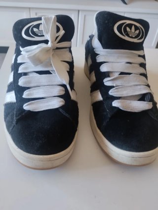 Zapatillas Adidas Negras y Blancas