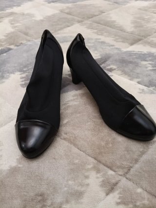 Zapatos Negros de Tacón