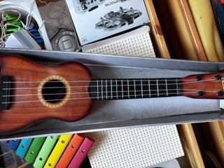 Ukelele de juguete