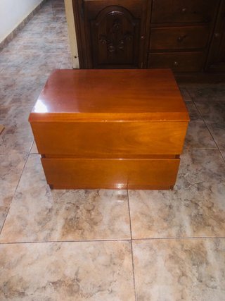 Mesita de noche de madera