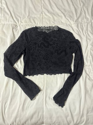 Camiseta negra translúcida con bordado