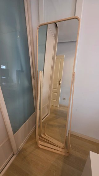 Espejo Ikea de Pie con Marco de Madera