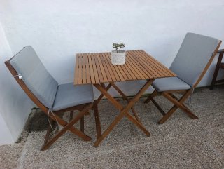 Conjunto de Mesa y 2 Sillas Plegables