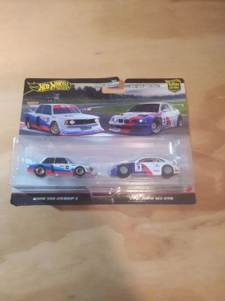 Hot Wheels BMW 320 Group 5 y BMW M3 GTR