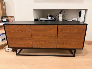 Mueble TV Negro y Madera con Puertas