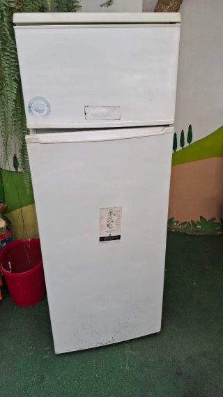Refrigeradora Blanca de Bajo Consumo