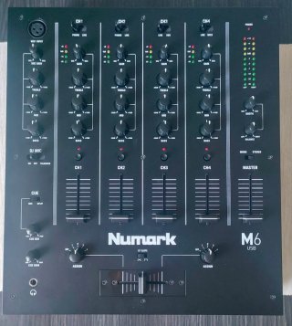Mesa de Mezclas Numark M6 USB
