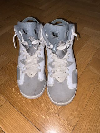 Zapatillas Jordan 6 Grises y Blancas