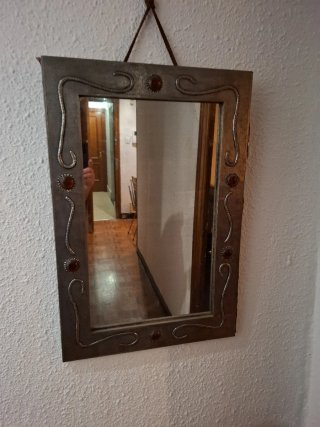 Espejo Decorativo con Marco Metálico