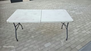 Mesa de jardín plegable blanca