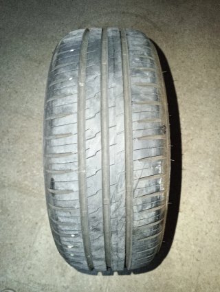 Neumático 195/55 R15 solo entrega en mano.