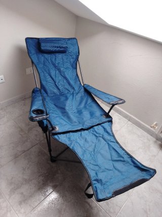 Silla Plegable con Reposapiés Azul