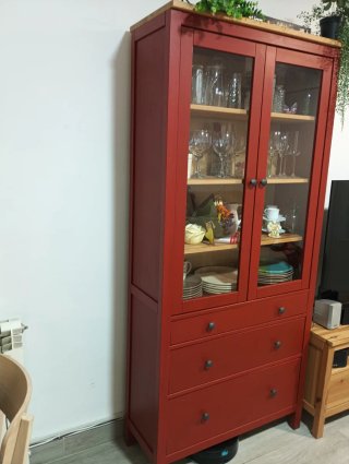 Vitrina IKEA Hemnes Roja