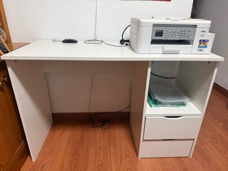 Mesa de estudio blanca