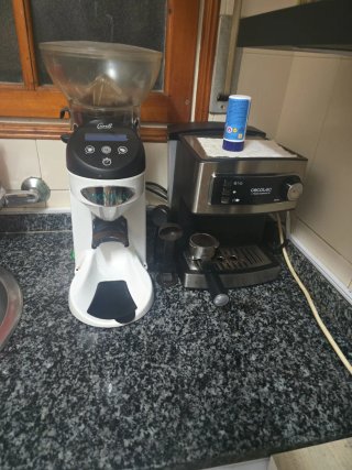 Pack Cafetera Cecotec y Molinillo Cunill novell