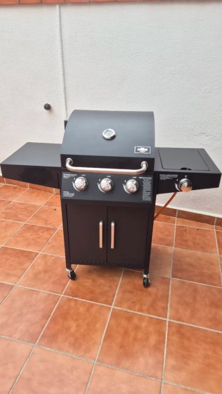 Barbacoa de gas con quemador lateral