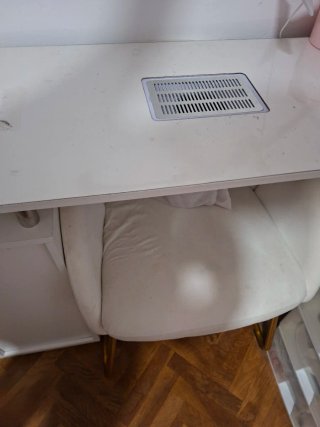 Mesa de manicura con silla