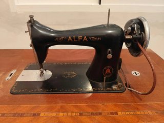 Máquina de coser antigua ALFA