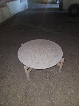 Mesa de centro redonda,de diseño,pedra y madera