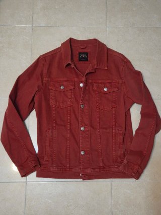 Cazadora vaquera Zara roja