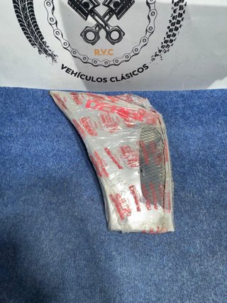 Derbi GP1 tapa lateral derecha Replica