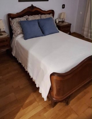 Cama de Matrimonio Antigua de Madera