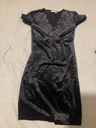 Vestido corto de terciopelo negro