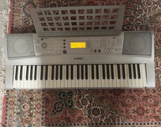 Teclado Yamaha PSR-E303