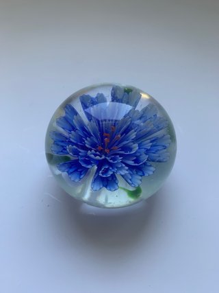 Pisapapeles Vintage de Cristal con Flor Azul